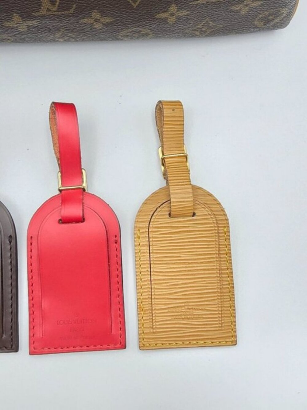 Authentic 1 Louis Vuitton Brown Leather Luggage Tag – Excellent Condition - Picture 4 of 5